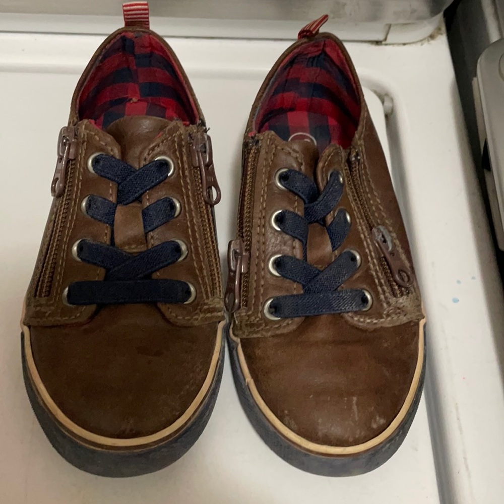 Cat and Jack casual shoes for boys size T10